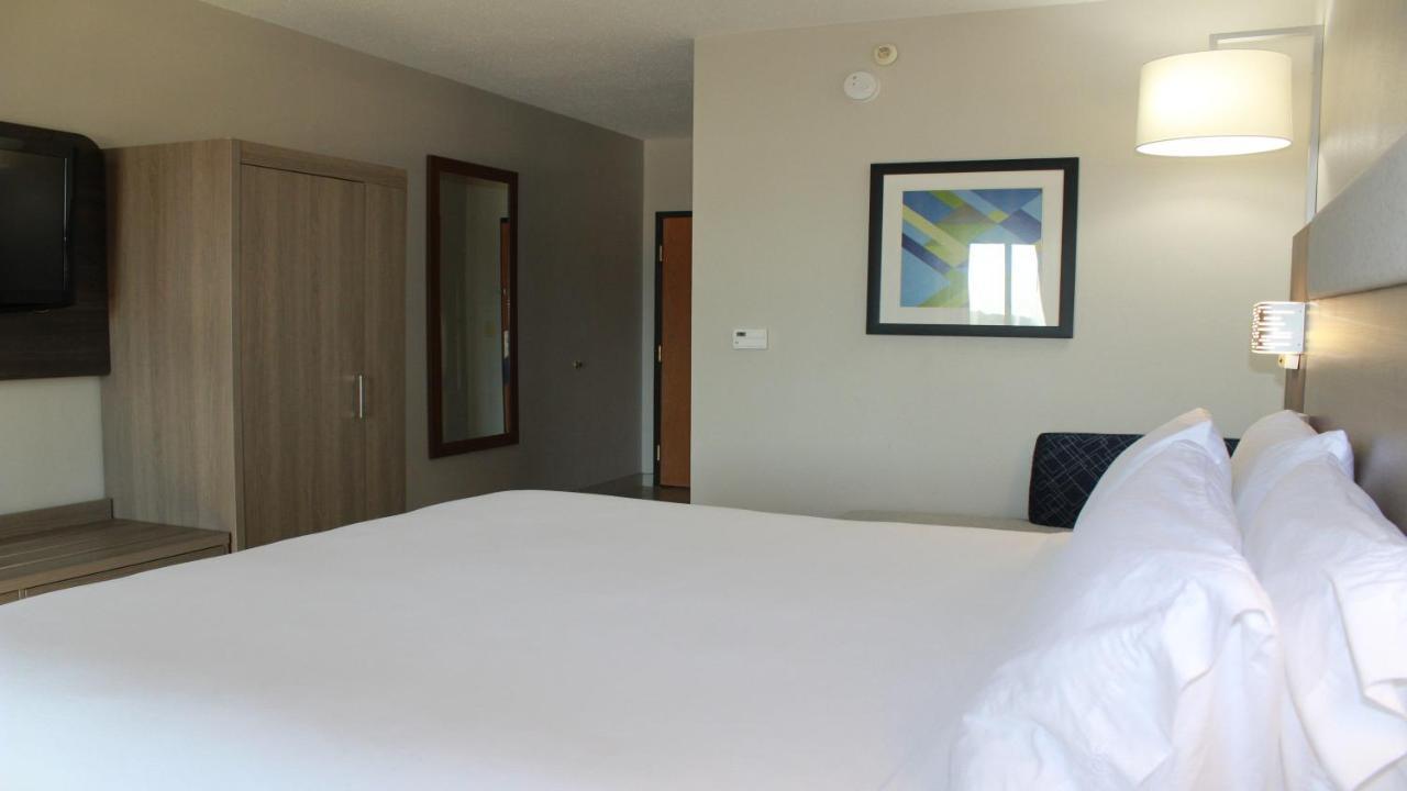 Holiday Inn Express Hotel & Suites Hope Mills-Fayetteville Airport By Ihg Esterno foto